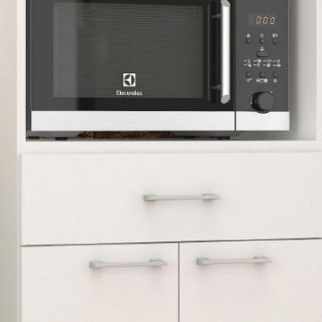 1 gaveta com corrediças metálicas.