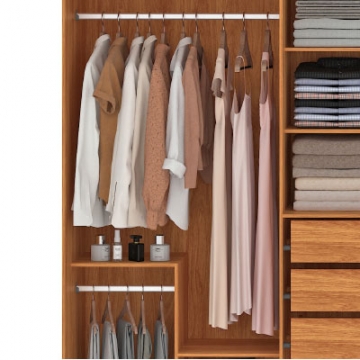 Espaço para roupas longas.