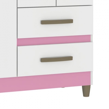 Travessa e rodapé reversíveis: um lado pintado de branco e no outro lado rosa.