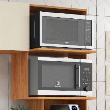 Espaço para forno e micro-ondas.