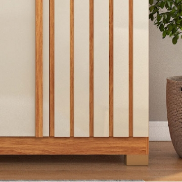 6 portas sendo as laterais ripadas. 