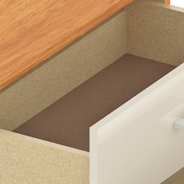 Interno madeira natural sem acabamento.